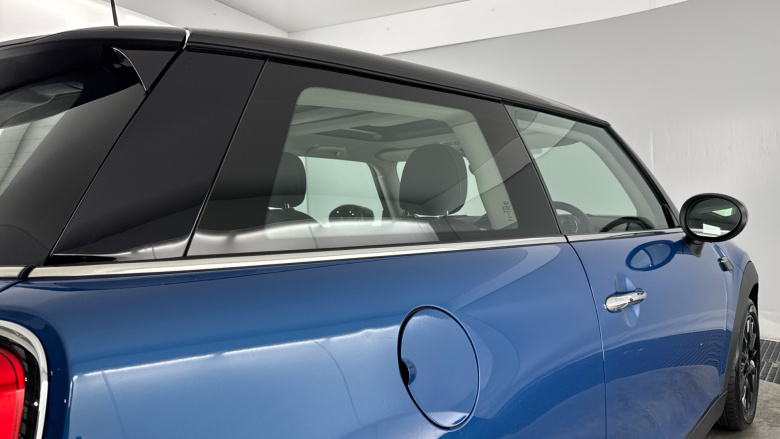 MINI Hatchback 1.5 Cooper Classic 3dr Auto Petrol Hatchback